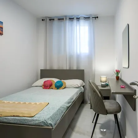 Aelia House * Καλυθιές